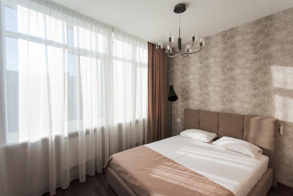 Modern Double Bedroom Apartment In Arkadia Odesa Exterior foto